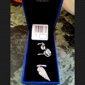 Swarovski 3 ring set in box with tags